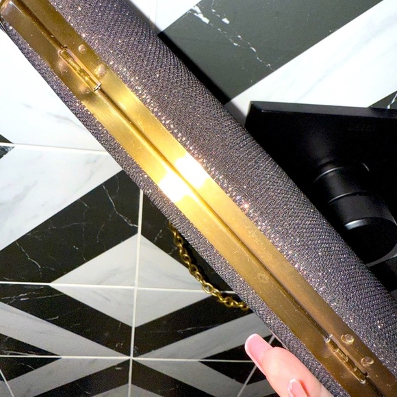 UNLISTED BLACK/DEEPS PINKS AND GOLD GLITTER OVAL CLUTCH WITH DETACHABLE CHAIN - Picture 11 of 12